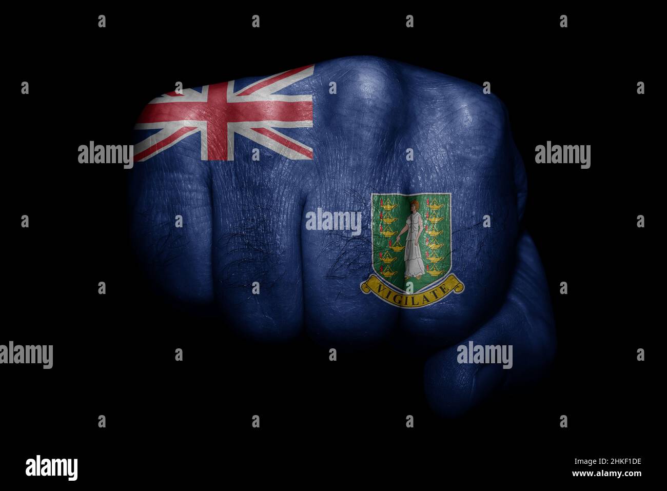 Drapeau des îles Vierges britanniques peint sur un poing fort sur fond noir Banque D'Images Drapeau des îles Vierges britanniques peint sur un poing fort sur fond noir Banque D'Images