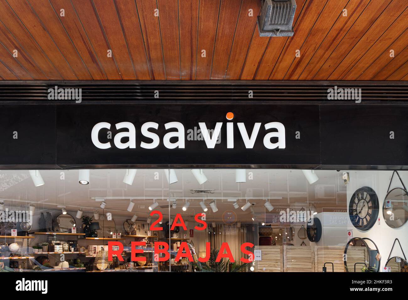 VALENCIA, ESPAGNE - 02 FÉVRIER 2022: Casa Viva est une marque espagnole de meubles et de magasins de décoration Banque D'Images