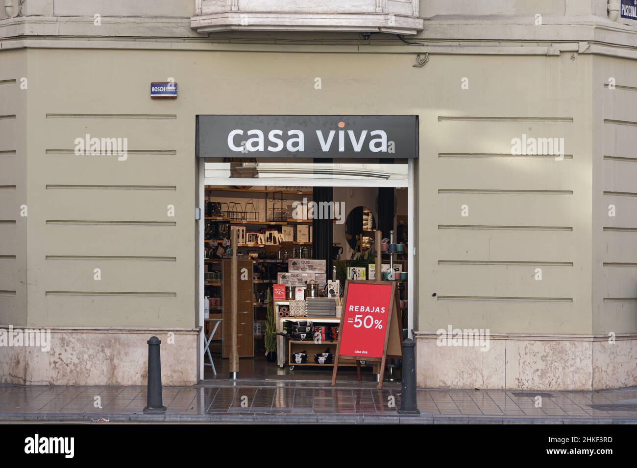 VALENCIA, ESPAGNE - 02 FÉVRIER 2022: Casa Viva est une marque espagnole de meubles et de magasins de décoration Banque D'Images