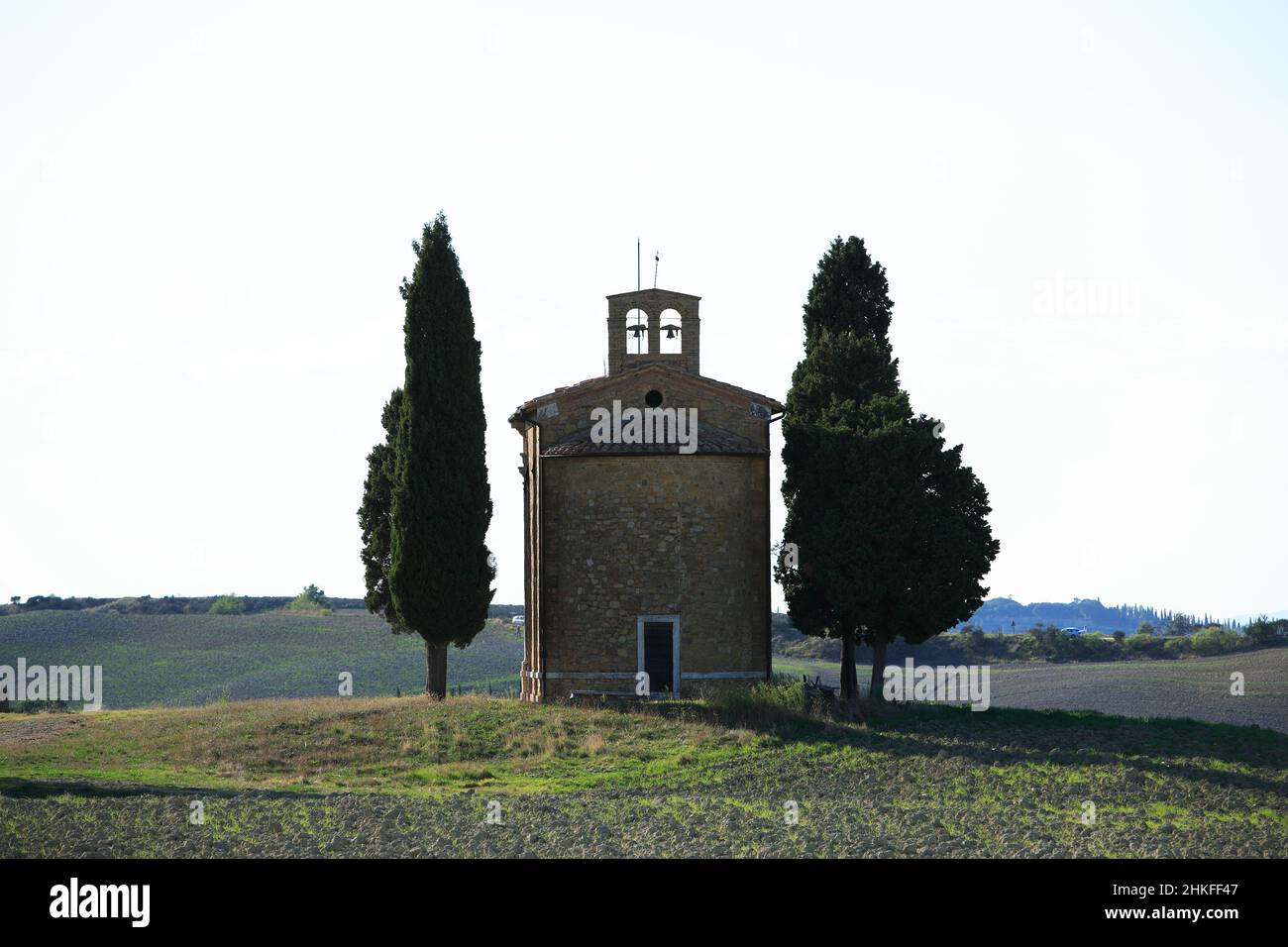 Capella Tu Vitaleta avec San Quirico d'Orcia, Crète, Toscane, Italie / église capella Tu Vitaleta près de San Quirico d'Orcia, Crète, Toscane, Italie Banque D'Images