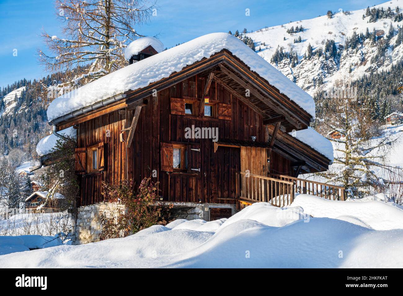 France, haute-Savoie (74), massif du Chablais, Samoëns, Grand massif,Chalet traditionnel dans le hameau de Chantemerle Banque D'Images