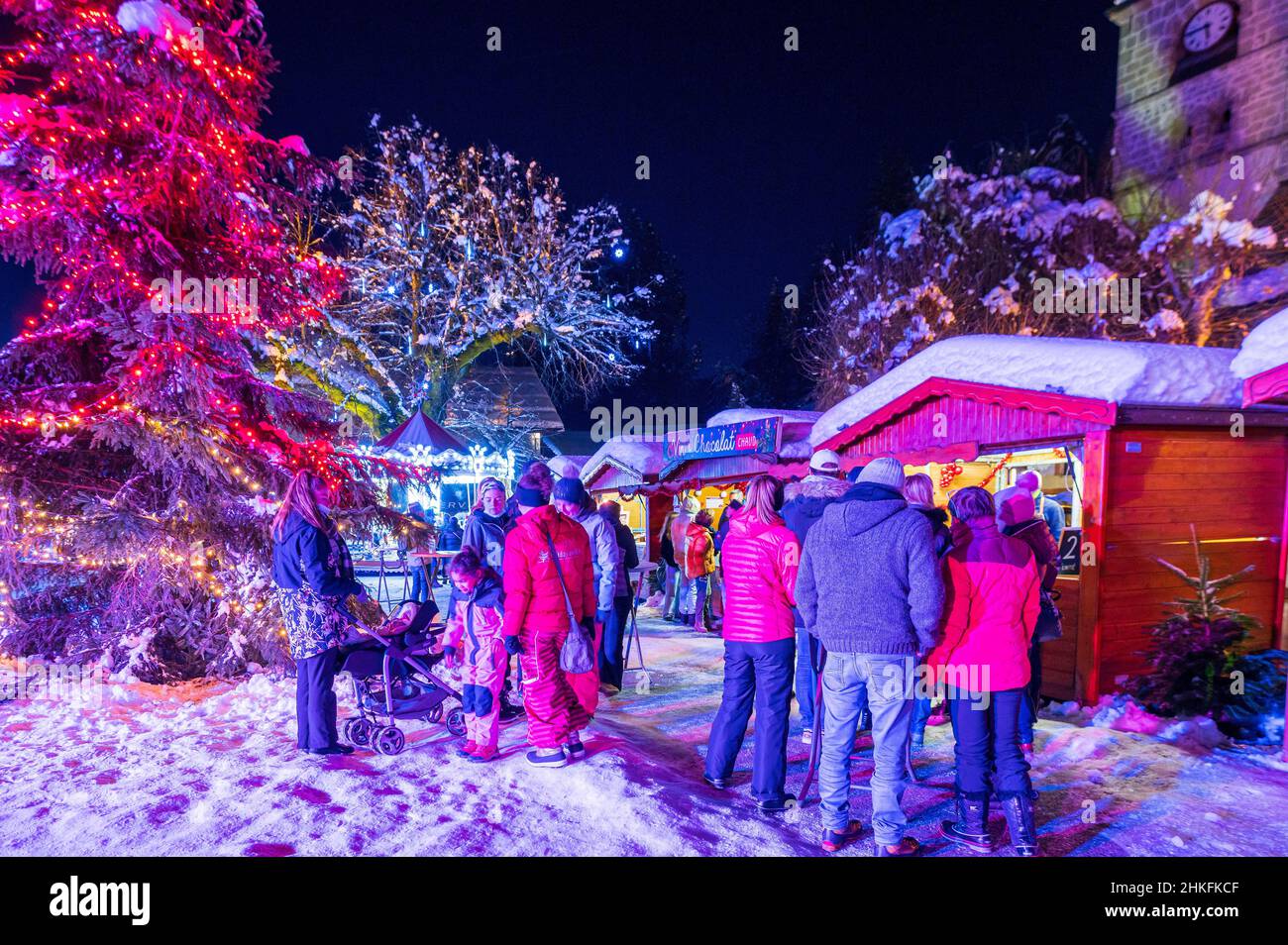 France, haute-Savoie (74), massif du Chablais, Samoëns, Grand massif,Marché de Noël dans le centre du village Banque D'Images