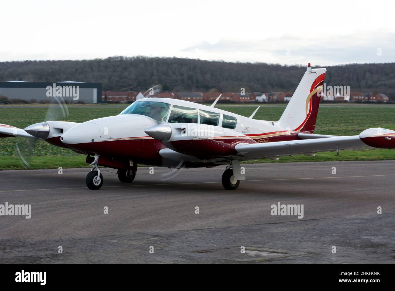 Piper PA-39-160 Twin Comanche at Wellesbourne Airfield, Warwickshire, Royaume-Uni (N39CR) Banque D'Images