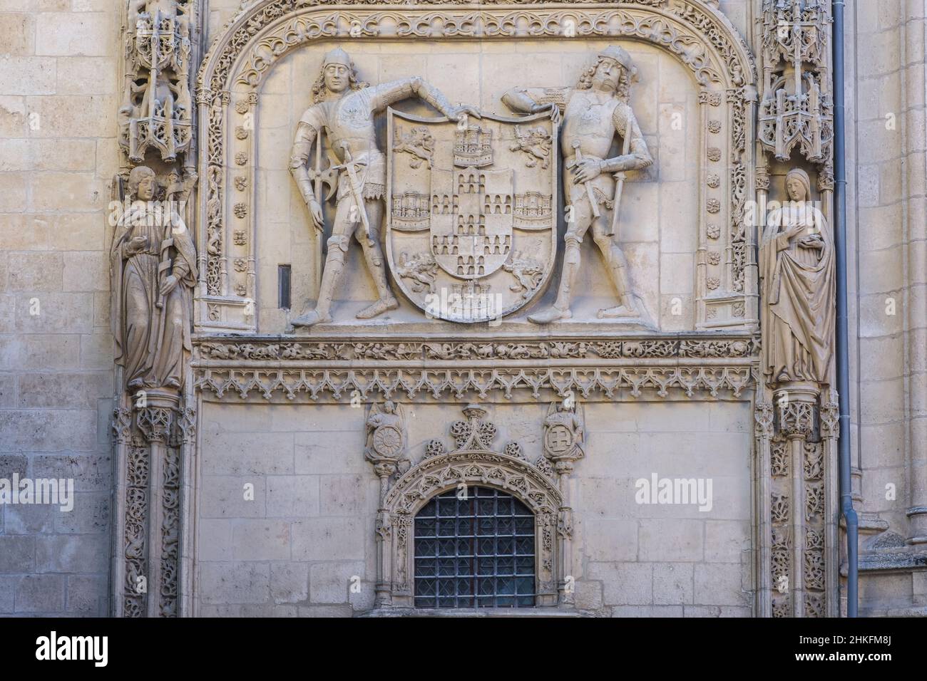 Espagne, Castille et León, Burgos, scène sur le Camino Francés, route espagnole du pèlerinage à Saint-Jacques-de-Compostelle, classée au patrimoine mondial de l'UNESCO, chevet de la cathédrale gothique Sainte-Marie-de-Burgos (site du patrimoine mondial de l'UNESCO) Banque D'Images