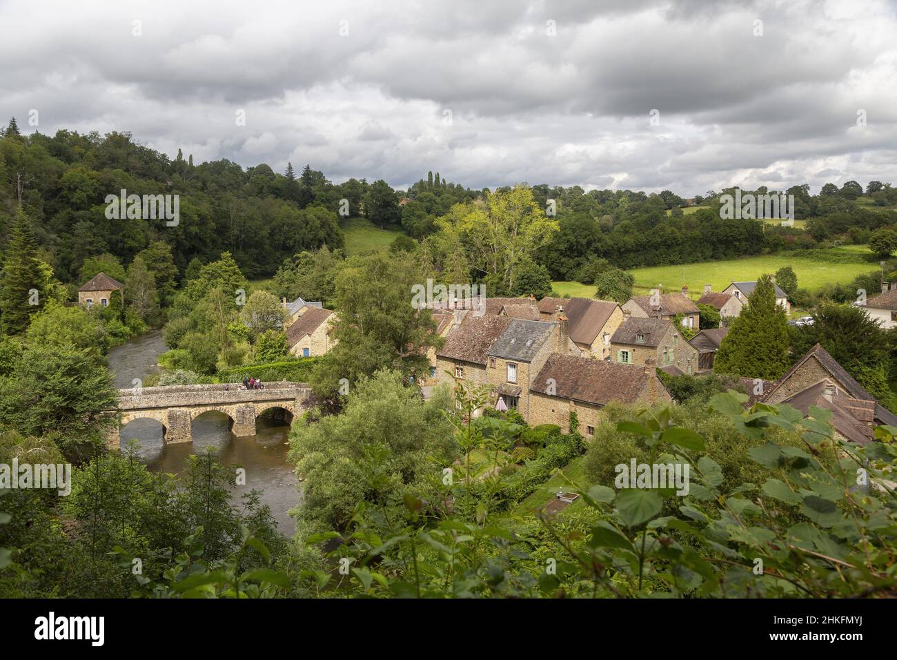 France, Orne, Normandie Parc naturel régional du Maine, Saint-Céneri-le-Gérei, classé parmi les plus beaux villages de France Banque D'Images