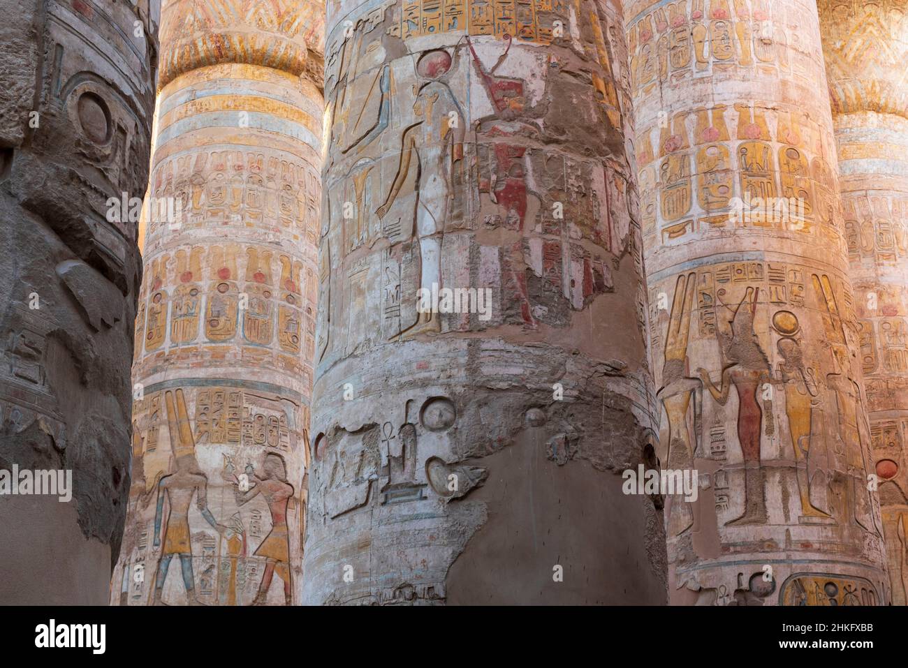 Égypte, haute Égypte, Vallée du Nil, Louxor, Temple de Karnak classé au patrimoine mondial de l'UNESCO, Grand Temple d'Amon, grande salle hypostyle avec 134 piliers de pierre Banque D'Images