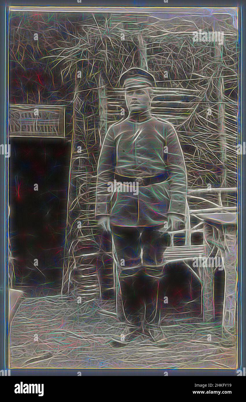 Inspiré par Portrait d'un homme inconnu en uniforme d'officier allemand dans une tranchée, c. 1914 - c. 1918, imprimé gélatine argent, hauteur 140 mm × largeur 87 mm, repensé par Artotop. L'art classique réinventé avec une touche moderne. Conception de lumière chaleureuse et gaie, de luminosité et de rayonnement de lumière. La photographie s'inspire du surréalisme et du futurisme, embrassant l'énergie dynamique de la technologie moderne, du mouvement, de la vitesse et révolutionne la culture Banque D'Images