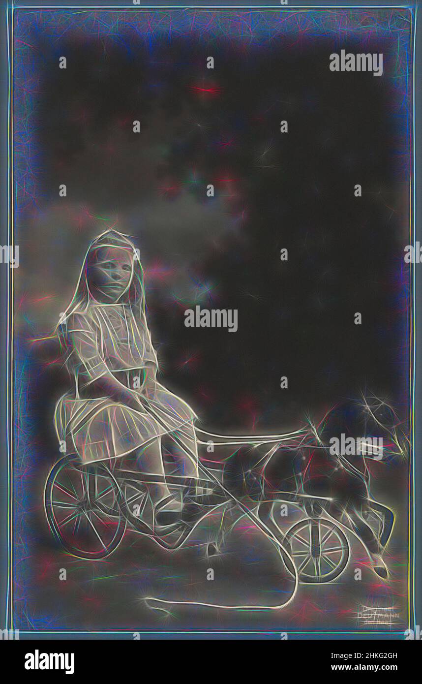 Inspiré par Portrait de la princesse Juliana sur un chariot derrière un cheval jouet, Herman Deutmann, la Haye, c. 1913 - c. 1915, imprimé gélatine argent, hauteur 135 mm × largeur 86 mm, repensé par Artotop. L'art classique réinventé avec une touche moderne. Conception de lumière chaleureuse et gaie, de luminosité et de rayonnement de lumière. La photographie s'inspire du surréalisme et du futurisme, embrassant l'énergie dynamique de la technologie moderne, du mouvement, de la vitesse et révolutionne la culture Banque D'Images