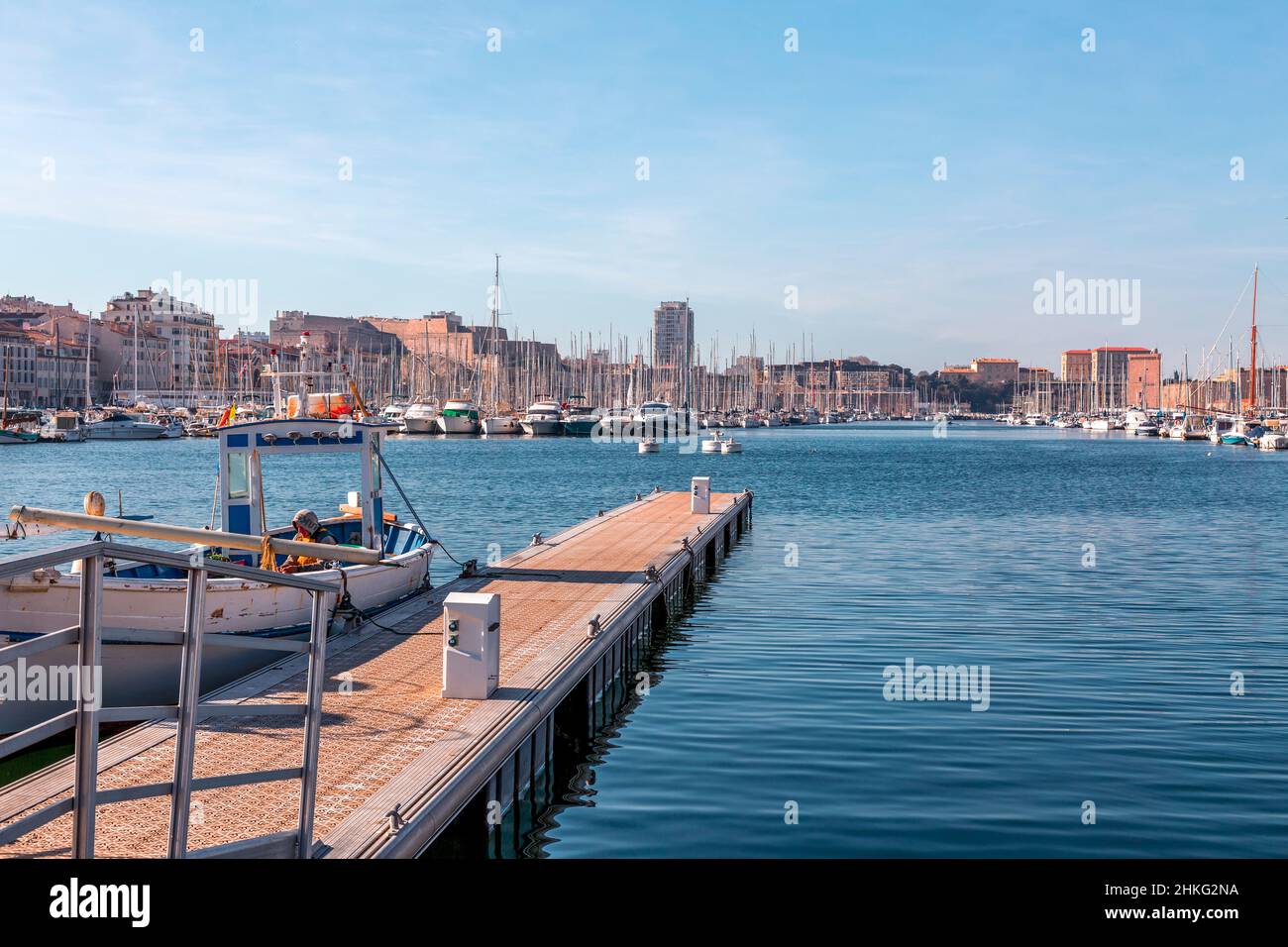 Marseille, France - 28 janvier 2022 : vue du vieux port de Marseille, de la préfecture des Bouches-du-Rhône et de la Provence-Alpes-Côte d Banque D'Images