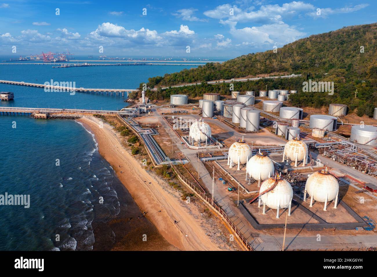 Vue aérienne de la raffinerie de gaz et de pétrole, industrie pétrolière. Banque D'Images