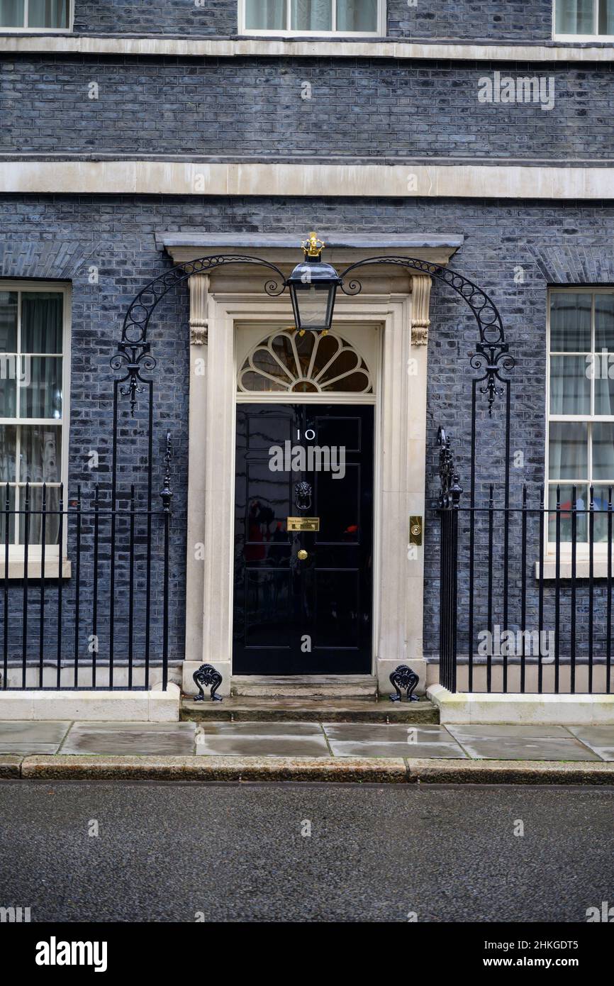 10 Downing Street, Londres, Royaume-Uni.4 février 2022.Après un certain nombre de démissions du personnel n° 10, tous calmes au moins à l'extérieur du 10 Downing Street, le matin gris.Crédit : Malcolm Park/Alay Live News. Banque D'Images