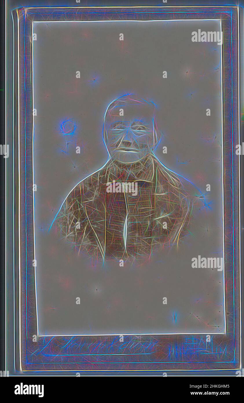 Inspiré par Portrait d'un homme inconnu, J. Siewers & Zoon, Edam, 1890 - 1918, longueur 103 mm × largeur 63 mm, repensé par Artotop. L'art classique réinventé avec une touche moderne. Conception de lumière chaleureuse et gaie, de luminosité et de rayonnement de lumière. La photographie s'inspire du surréalisme et du futurisme, embrassant l'énergie dynamique de la technologie moderne, du mouvement, de la vitesse et révolutionne la culture Banque D'Images