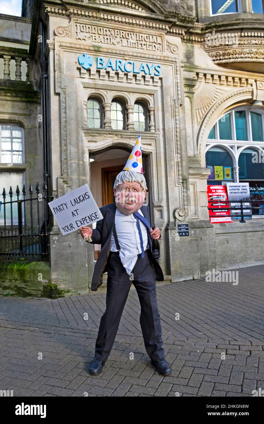 Boris Johnson clown caricature de marionnettes portant un masque extérieur dans la rue de Carmarthen extinction Rebellion protestation contre Barclays Bank 4th 4 février 2022 Royaume-Uni Banque D'Images