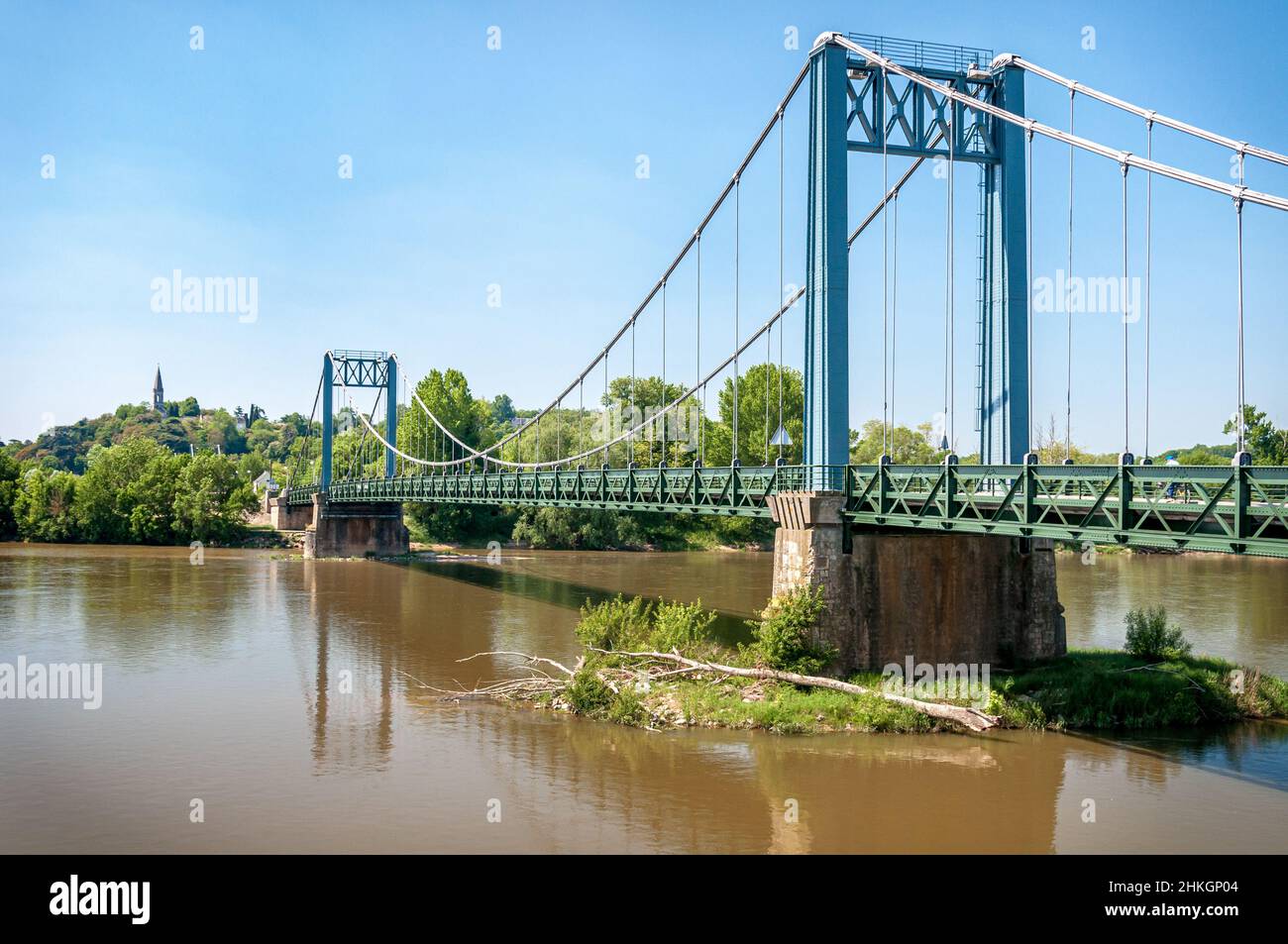 Pont sur Loire entre les Rosiers et Gennes-Val-de-Loire Banque D'Images