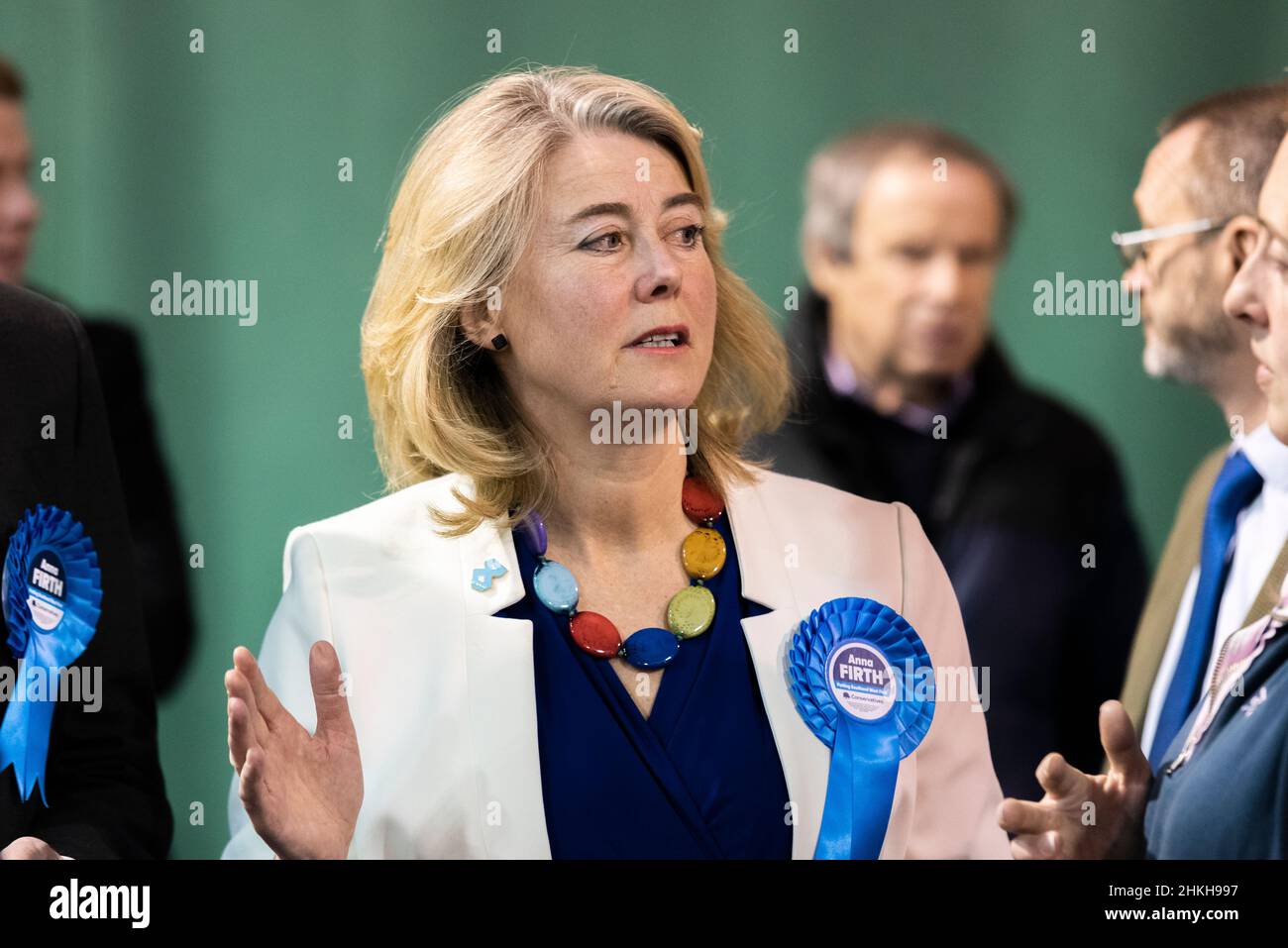 Anna Firth, députée Tory, lors de la vérification et du dépouillement du scrutin pour le Sud-Ouest par élection le 3 février 2022 pour remplacer le député assassiné Sir David Amess Banque D'Images