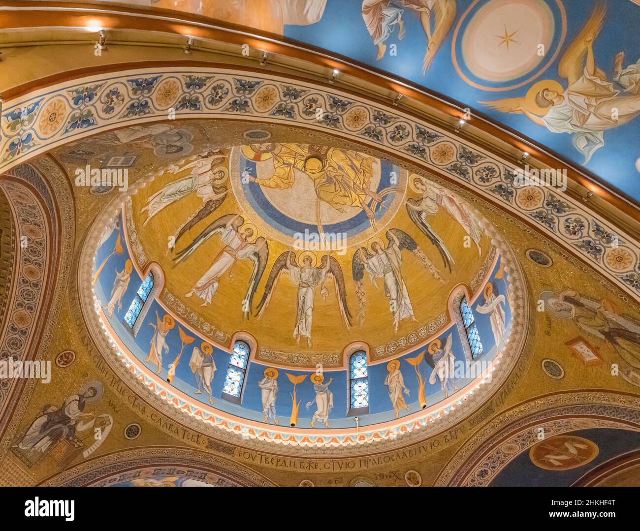 MINSK, BÉLARUS - 08 novembre 2019 dôme intérieur de l'église de l'icône régnante de la mère de Dieu à Minsk, Bélarus Banque D'Images MINSK, BÉLARUS - 08 novembre 2019 dôme intérieur de l'église de l'icône régnante de la mère de Dieu à Minsk, Bélarus Banque D'Images