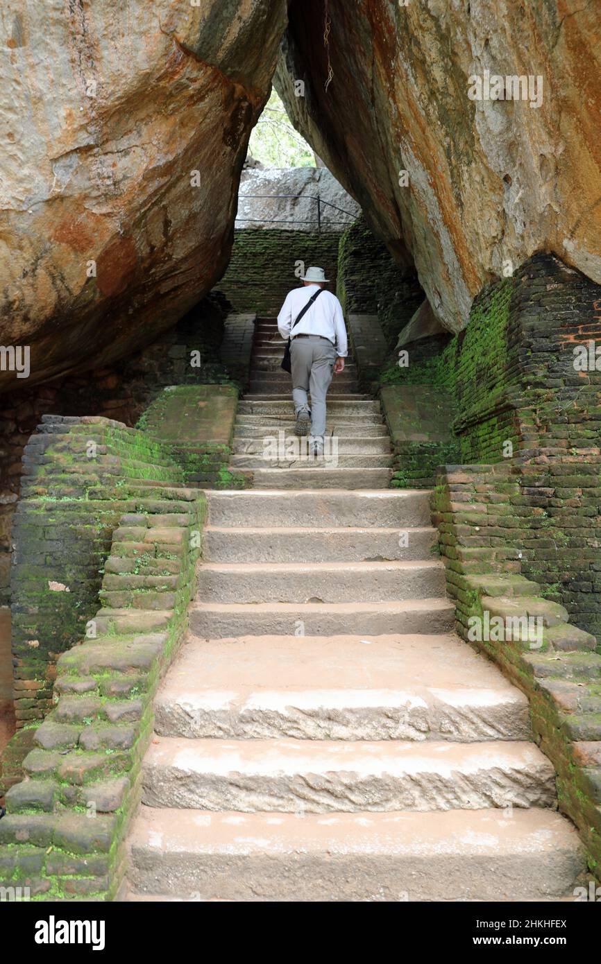 Tourisme sur le chemin de l'ascension de Lion Rock au Sri Lanka Banque D'Images