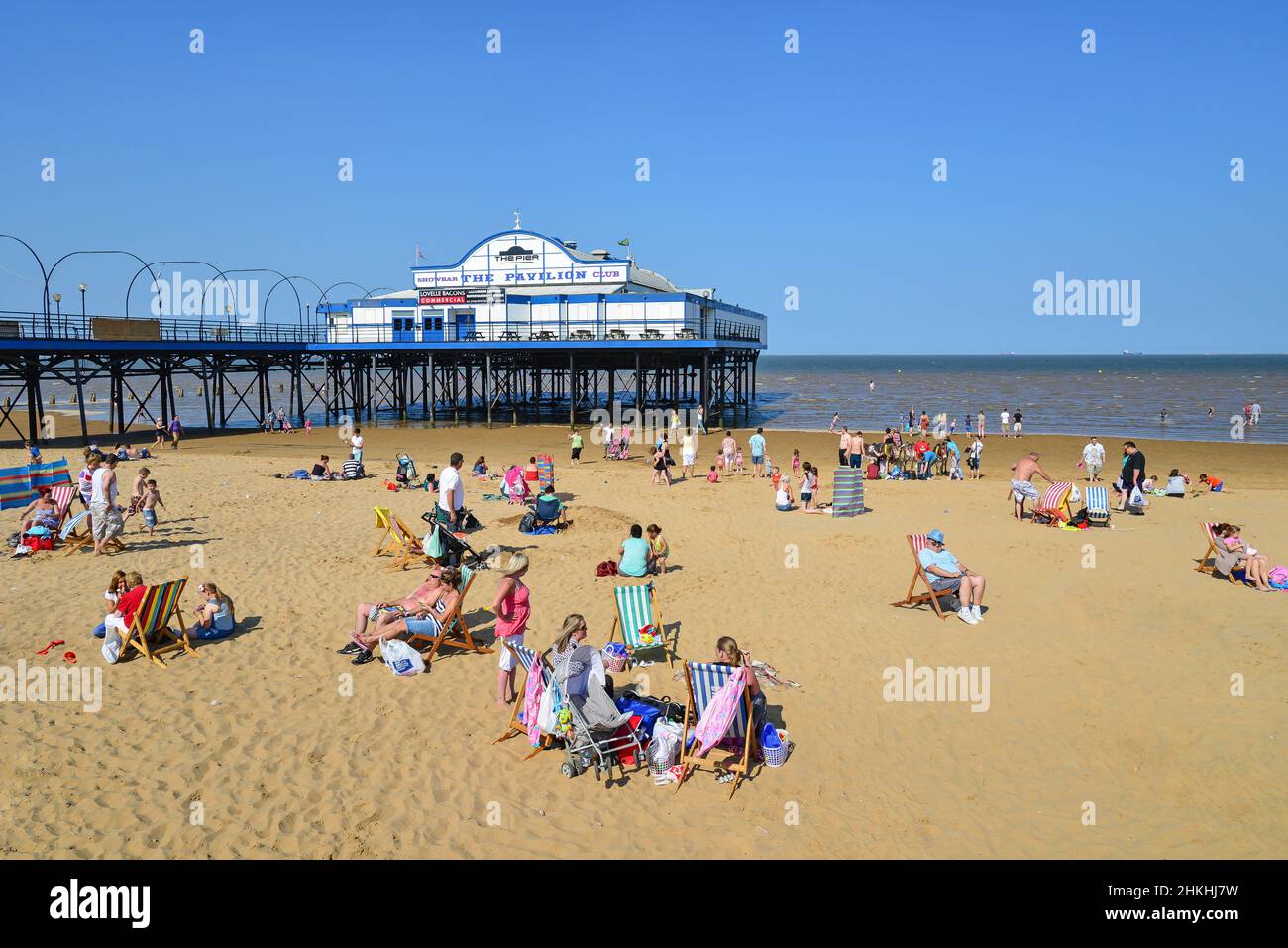 La plage et la jetée de Cleethorpes, Grimsby, Lincolnshire, Angleterre, Royaume-Uni Banque D'Images