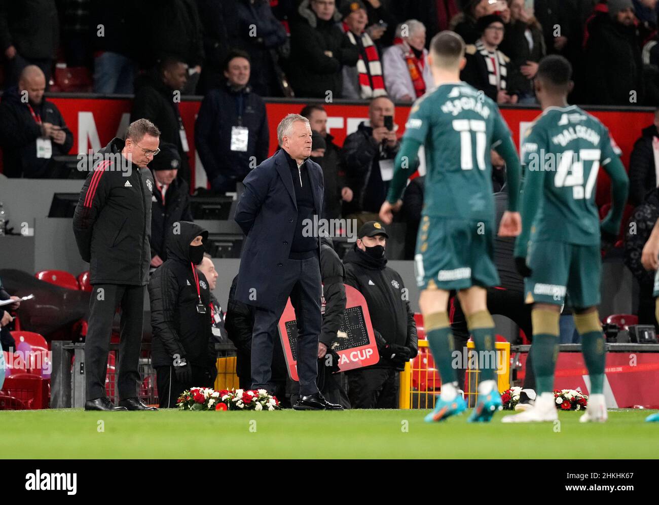 Manchester, Royaume-Uni.4th février 2022.Ralf Rangnick, directeur de Manchester United, et Chris Wilder, directeur de Middlesbrough Lay couronnes pour l'accident aérien de Munich lors du match de la coupe Emirates FA à Old Trafford, Manchester.Crédit photo devrait se lire: Andrew Yates / Sportimage crédit: Sportimage / Alay Live News Banque D'Images