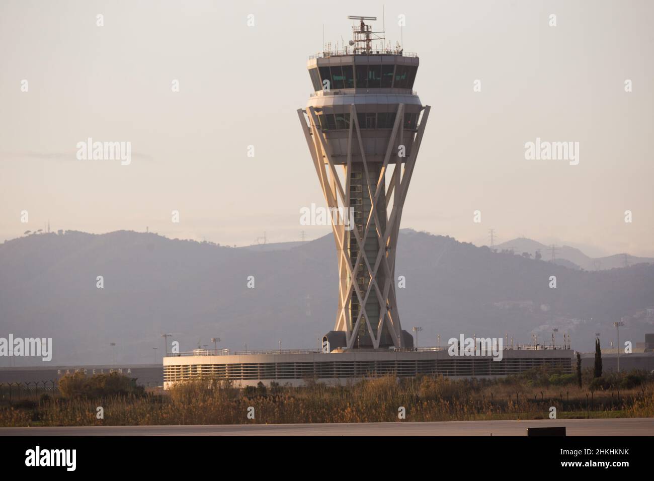 Vue sur la tour de contrôle de l'aéroport El Prat de Barcelone.Catalogne Banque D'Images