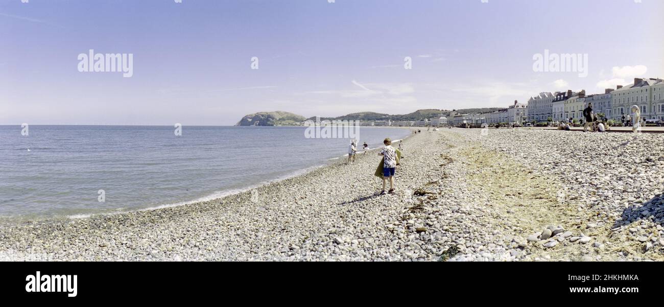 Llandudno, Royaume-Uni - 25 juillet 2021 : vue sur la plage et le bord de mer de Llandudno Bay. Banque D'Images