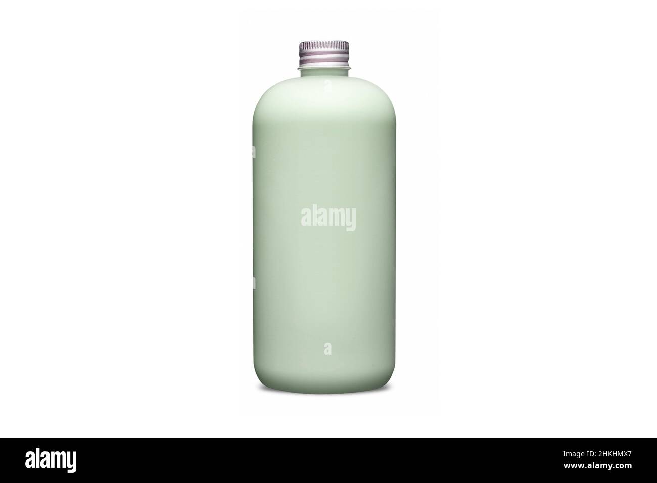 Flacon vert avec bouchon en aluminium métallique isolé sur fond blanc.Flacon cosmétique avec distributeur de liquide contenant pour gel, lotion, mousse de bain 3D Banque D'Images