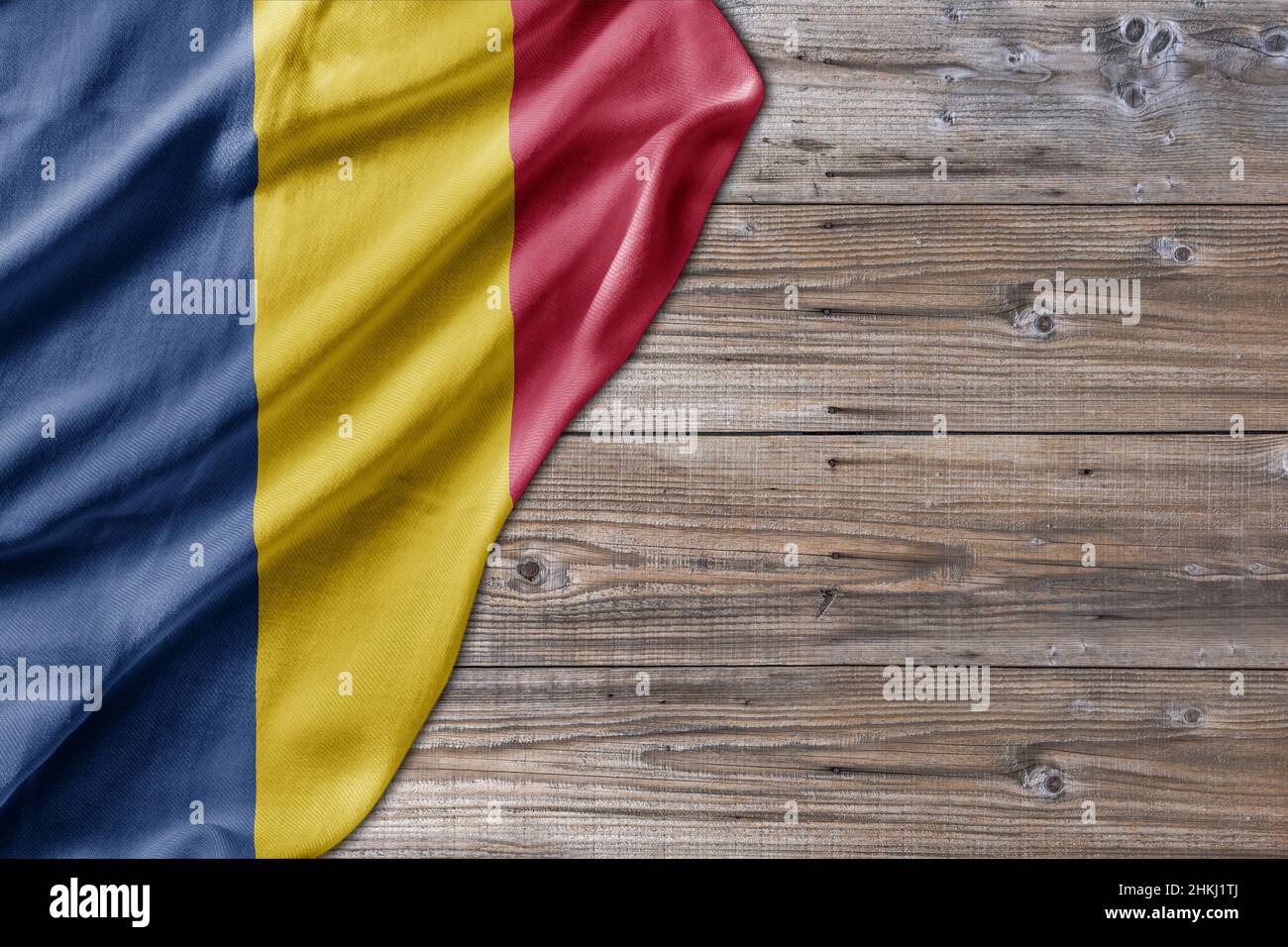 Tableau de table Old nature en bois avec drapeau du Tchad Banque D'Images