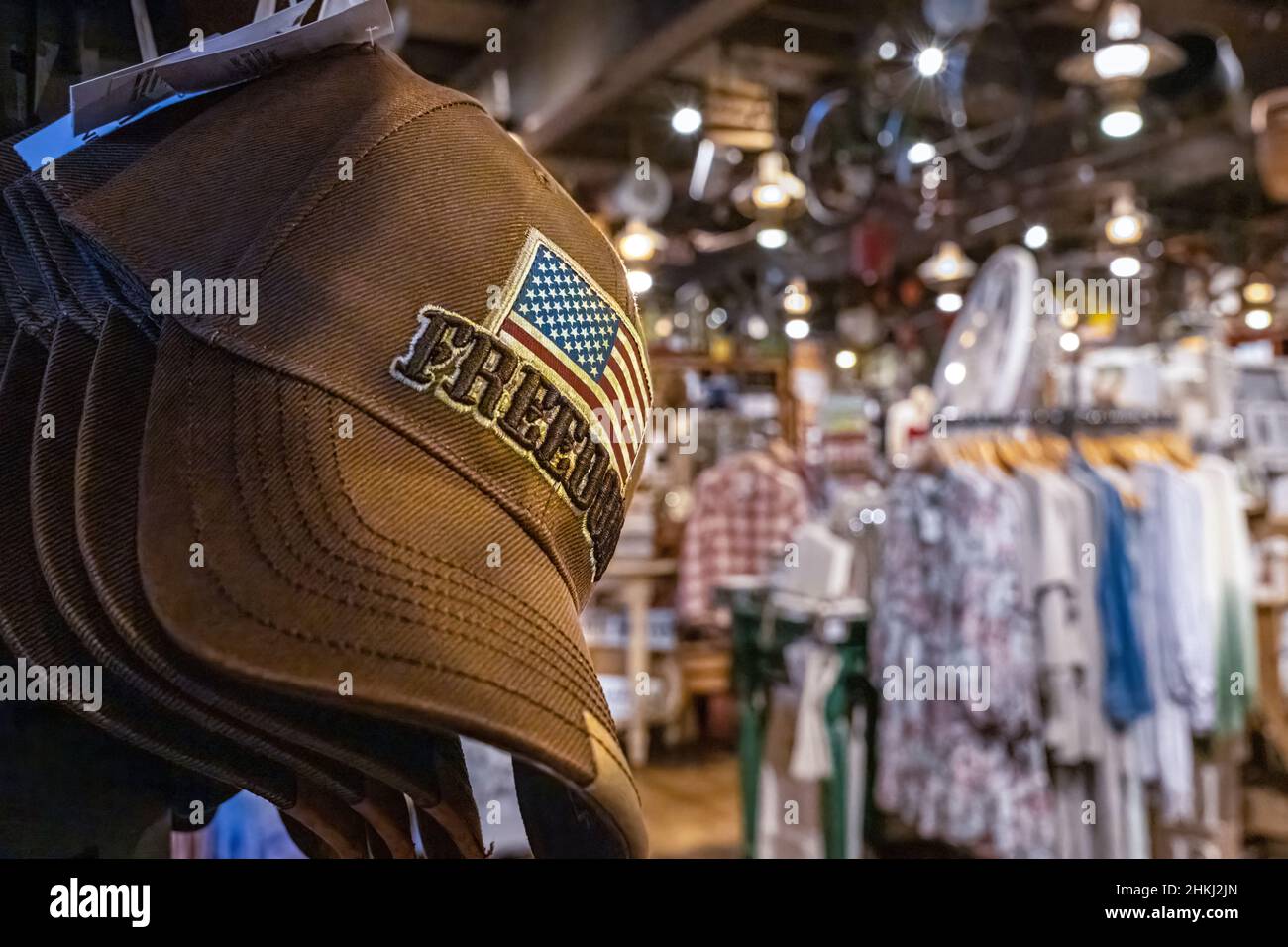 Drapeau américain Freedom CAPS au magasin Cracker Barrel Old Country à Pell City, Alabama.(ÉTATS-UNIS) Banque D'Images