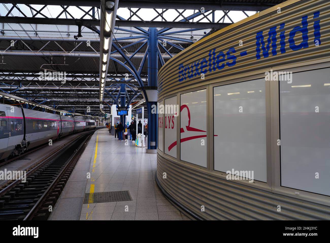 BRUXELLES, BELGIQUE -8 JANV. 2022- vue sur la gare de Bruxelles Sud (Bruxelles midi ou Bruxelles Zuid), la gare la plus fréquentée de Belgique. Banque D'Images