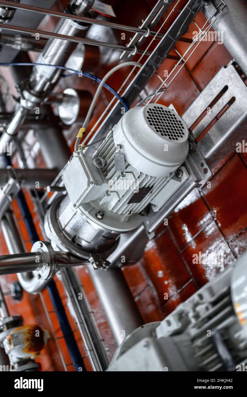 Station de pompage pour le pompage de liquides système de tuyauterie en acier complexe Banque D'Images