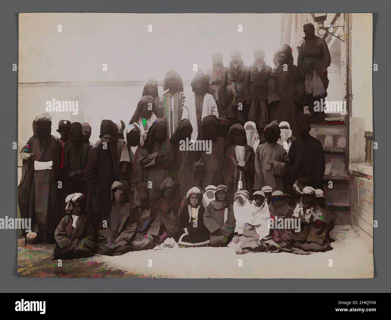 Art inspiré par les acteurs d'un jeu de passion, l'une des 274 photographies anciennes, photographie d'argent d'albumine, fin 19th-début 20th siècle, Qentra, période de Qentra, 6 1/8 x 8 1/4 po, 15,6 x 21 cm, 19th siècle, garçons, groupe, Iran, Moyen-Orient, persan, photographie, portrait, turban, Œuvres classiques modernisées par Artotop avec une touche de modernité. Formes, couleur et valeur, impact visuel accrocheur sur l'art émotions par la liberté d'œuvres d'art d'une manière contemporaine. Un message intemporel qui cherche une nouvelle direction créative. Artistes qui se tournent vers le support numérique et créent le NFT Artotop Banque D'Images