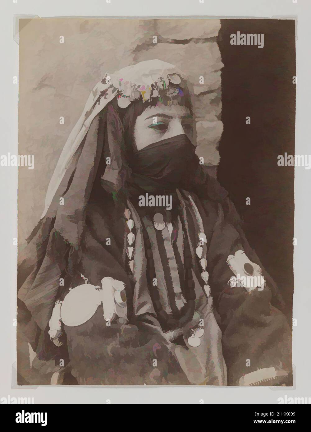 Art inspiré par Portrait de la femme membre de la famille de Shah, une des 274 photographies anciennes, photographie d'argent d'albumine, fin 19th-début 20th siècle, Qentra, période de Qentra, 8 1/8 x 6 1/8 po, 20,7 x 15,6 cm, 19th siècle, fille, demi-voile, mode historique, Iran, Mask, Moyen-Orient, niqaab, Classic œuvres modernisées par Artotop avec un peu de modernité. Formes, couleur et valeur, impact visuel accrocheur sur l'art émotions par la liberté d'œuvres d'art d'une manière contemporaine. Un message intemporel qui cherche une nouvelle direction créative. Artistes qui se tournent vers le support numérique et créent le NFT Artotop Banque D'Images