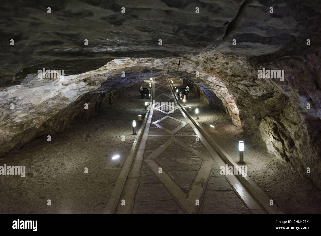 Duzdag Cave, une ancienne mine de sel de l'époque soviétique qui a été transformée en centre de traitement pour les patients souffrant de maladies respiratoires et un hôtel, Banque D'Images