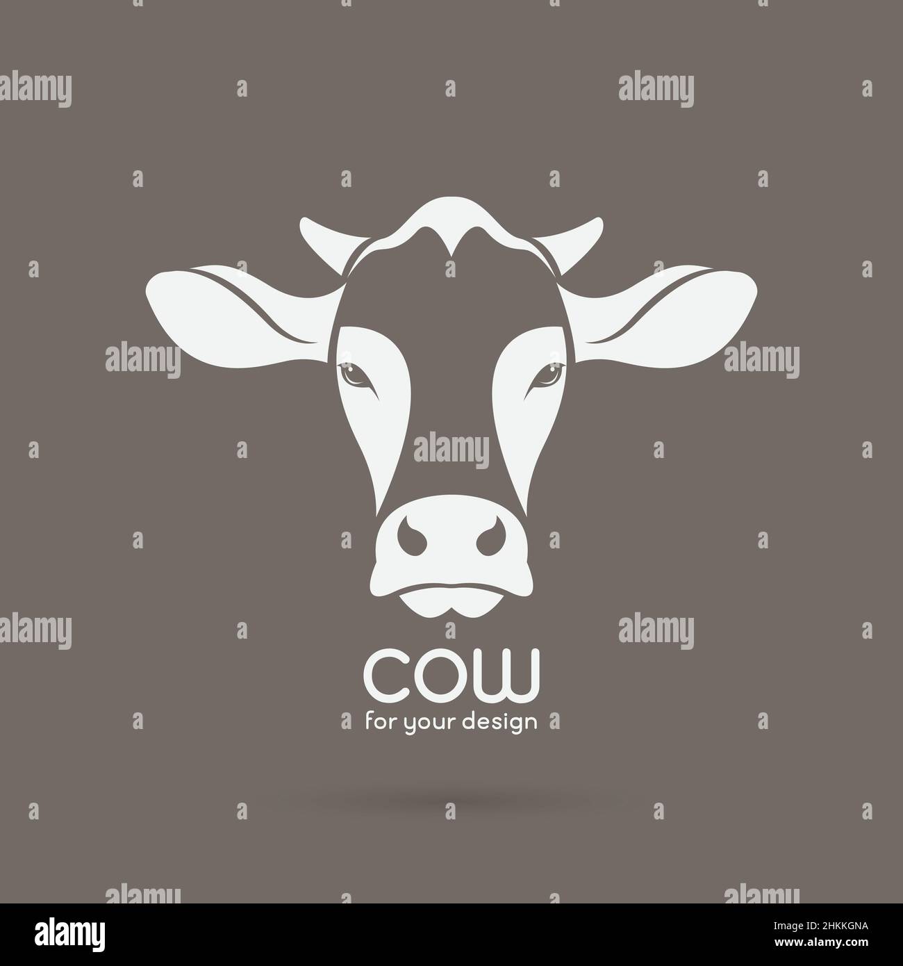 Image vectorielle d'une tête de vache sur fond marron, logo de vache Vector.Animaux de ferme.Illustration vectorielle superposée facile à modifier. Illustration de Vecteur