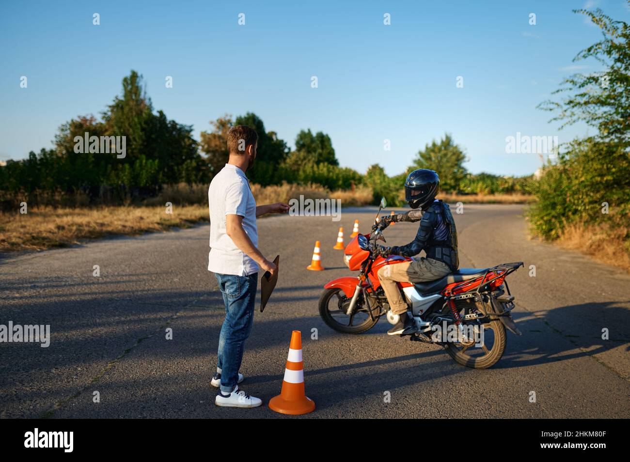 Cours de conduite sur la motordrome, école de moto Banque D'Images