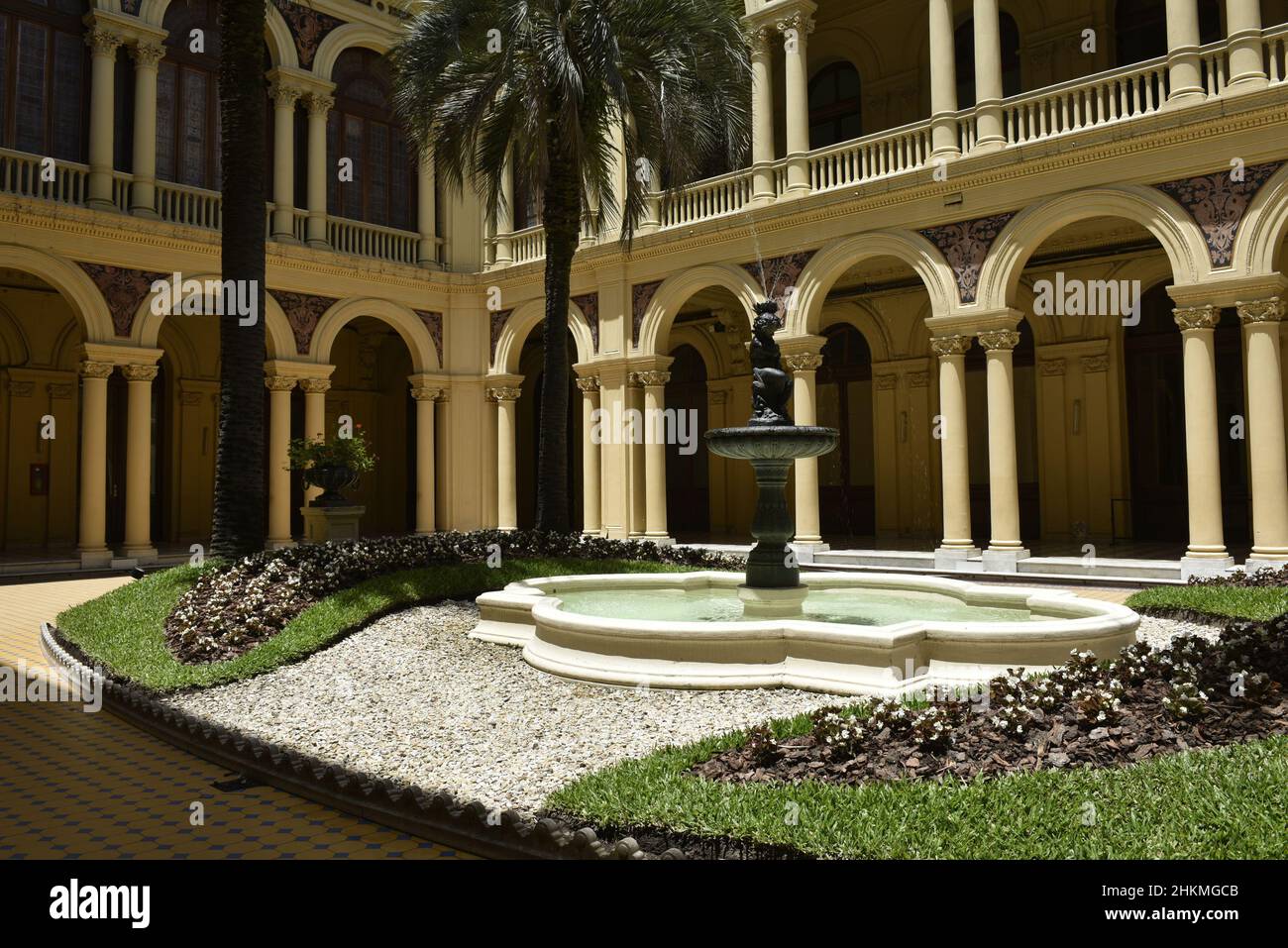 Buenos Aires, Argentine - 14 décembre 2019 : les salles restaurées du palais présidentiel de la Casa Rosada sont ouvertes au public Banque D'Images