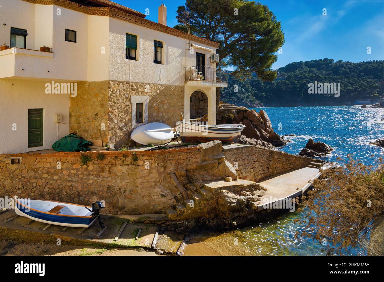 Petite jetée pour les bateaux de pêche locaux à Fornells, Costa Brava, Catalogne Banque D'Images