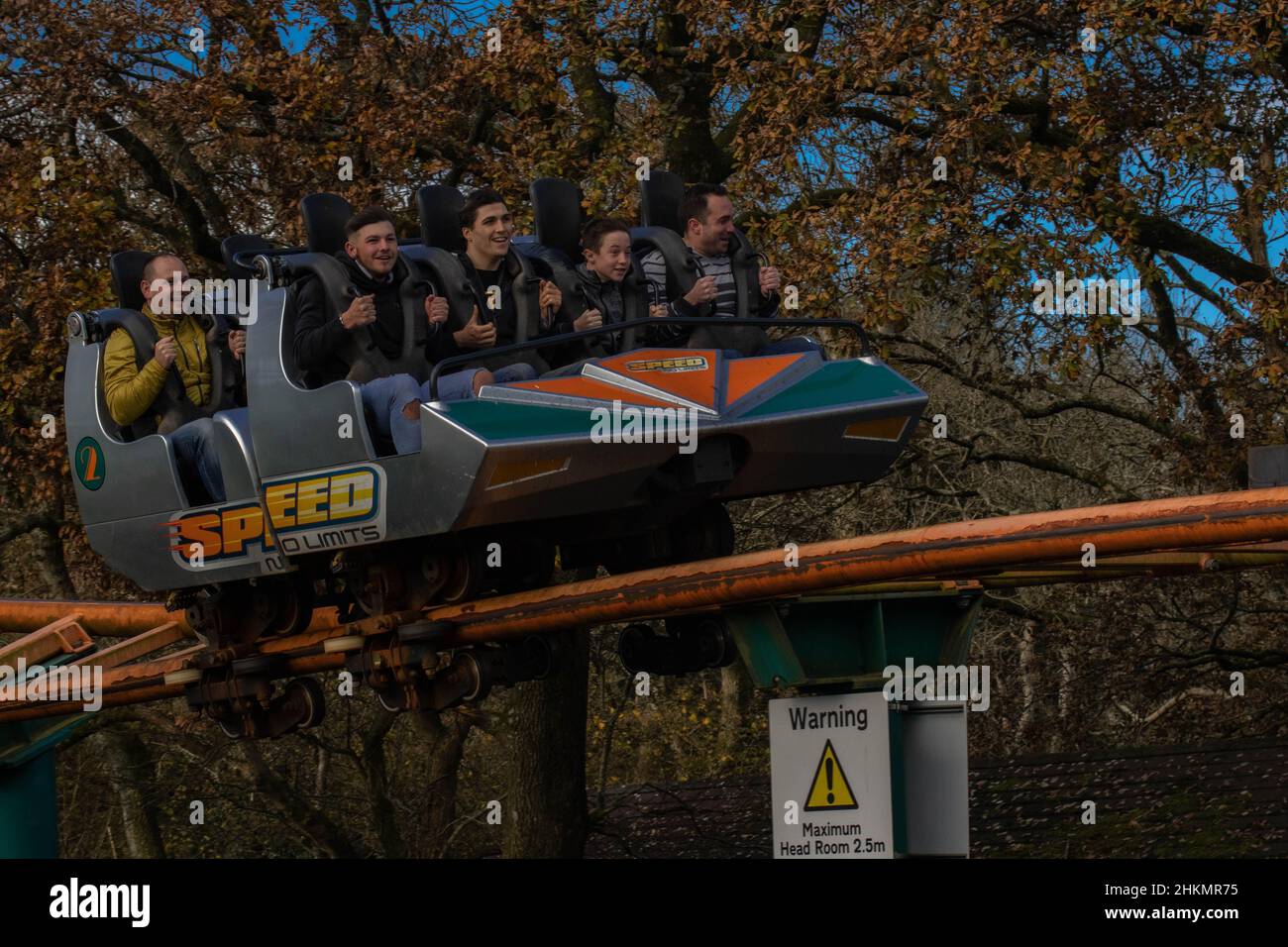 Oakwood Theme Park, Speed No Limits Rollercoaster , Megafobia Wooden Rollercoaster et Halloween coups Banque D'Images