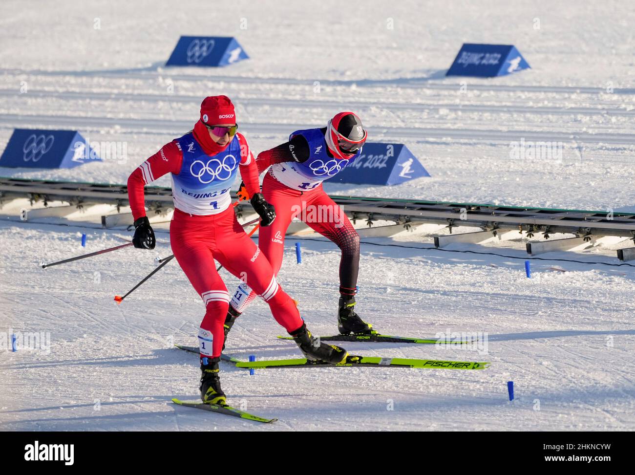 Zhangjiakou, Chine.5th févr. 2022.Natalia Nepryaeva (L) du CRO et Teresa Stadlober d'Autriche se disputent la deuxième place lors du Skiathlon 7,5km 7,5km des femmes de ski de fond au Centre national de ski de fond de Zhangjiakou, dans le nord de la Chine, le 5 février 2022.Credit: Liu Chan/Xinhua/Alay Live News Banque D'Images