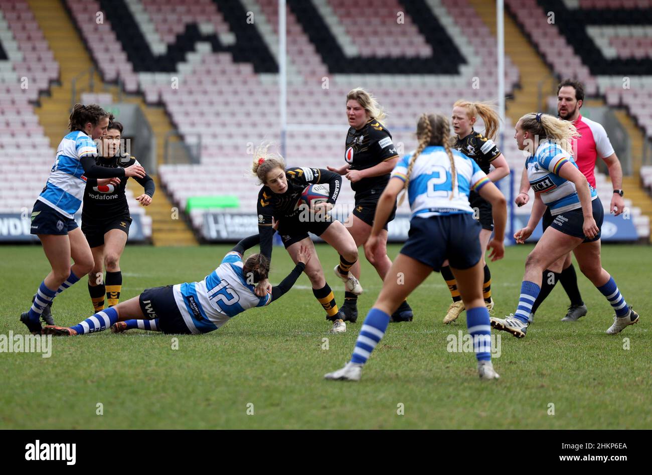 DARLINGTON, ROYAUME-UNI.FÉV 5th Kenny Thomas-Roberts du DPM Durham Sharks et Abby Dow of Wasps Women lors du match FÉMININ DU PREMIER ministre ALLIANZ 15S entre le DPM Durham Sharks et les London Wasps à la Northern Echo Arena, Darlington, le samedi 5th février 2022.(Credit: Chris Booth | MI News) Credit: MI News & Sport /Alay Live News Banque D'Images