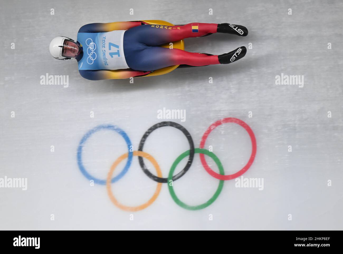 Pékin, Chine.05th févr. 2022.Luge, Jeux Olympiques, single pour hommes, chaleur 1st au Yanqing National Sliding Centre.Valentin Crétu de Roumanie sur la piste de glace.Credit: Robert Michael/dpa-Zentralbild/dpa/Alay Live News Banque D'Images