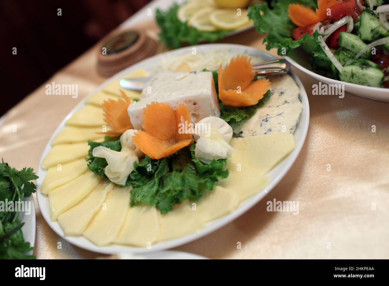 Assiette de fromages variés au restaurant arménien, Erevan Banque D'Images