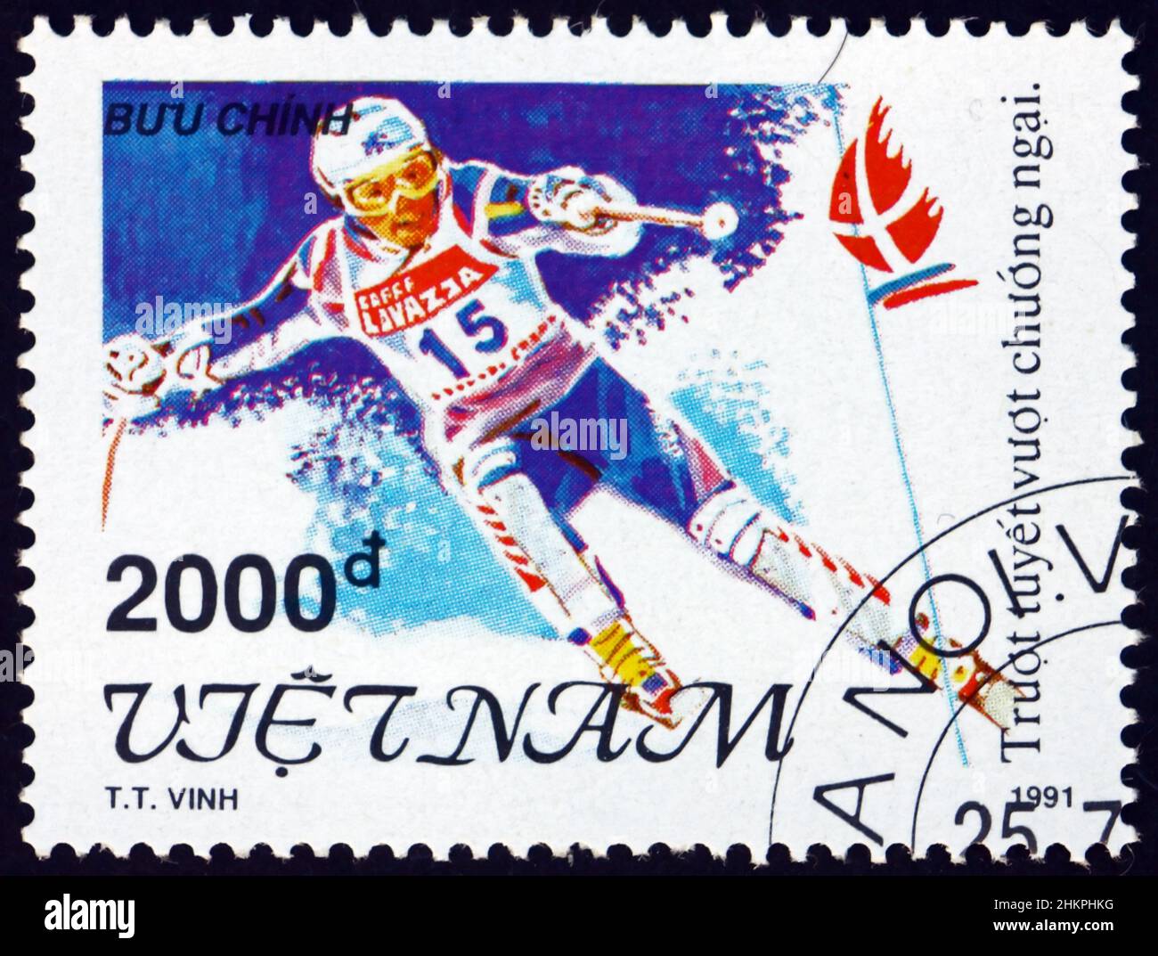 VIETNAM - VERS 1991 : un timbre imprimé au Vietnam montre le ski de slalom, le sport d'hiver, vers 1991 Banque D'Images