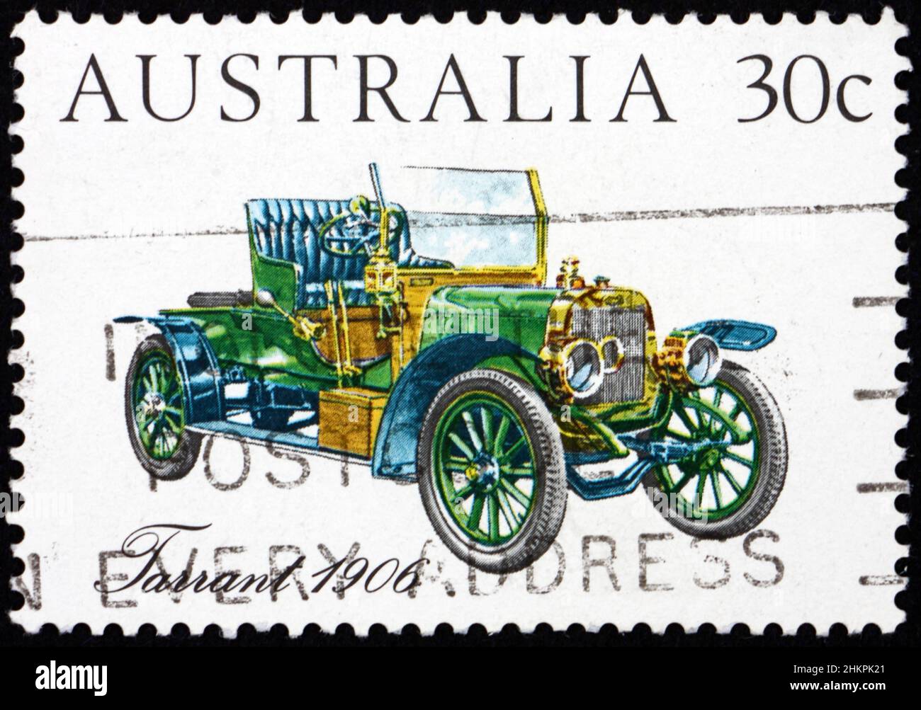 AUSTRALIE - VERS 1984 : un timbre imprimé en Australie montre Tarrant 1906, voiture d'époque de l'Australie, vers 1984 Banque D'Images