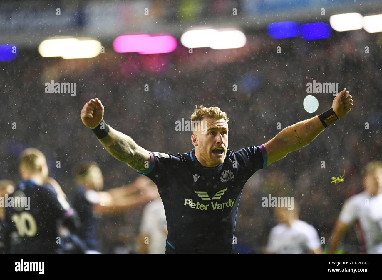 BT Murrayfield Stadium.Edinburgh.Scotland.UK.5th Fév 22 match Guinness des six Nations Ecosse contre Angleterre.Capitaine écossais, Stuart Hogg célèbre une victoire de 20-18 sur l'Angleterre Credit: eric mccowat/Alay Live News Banque D'Images