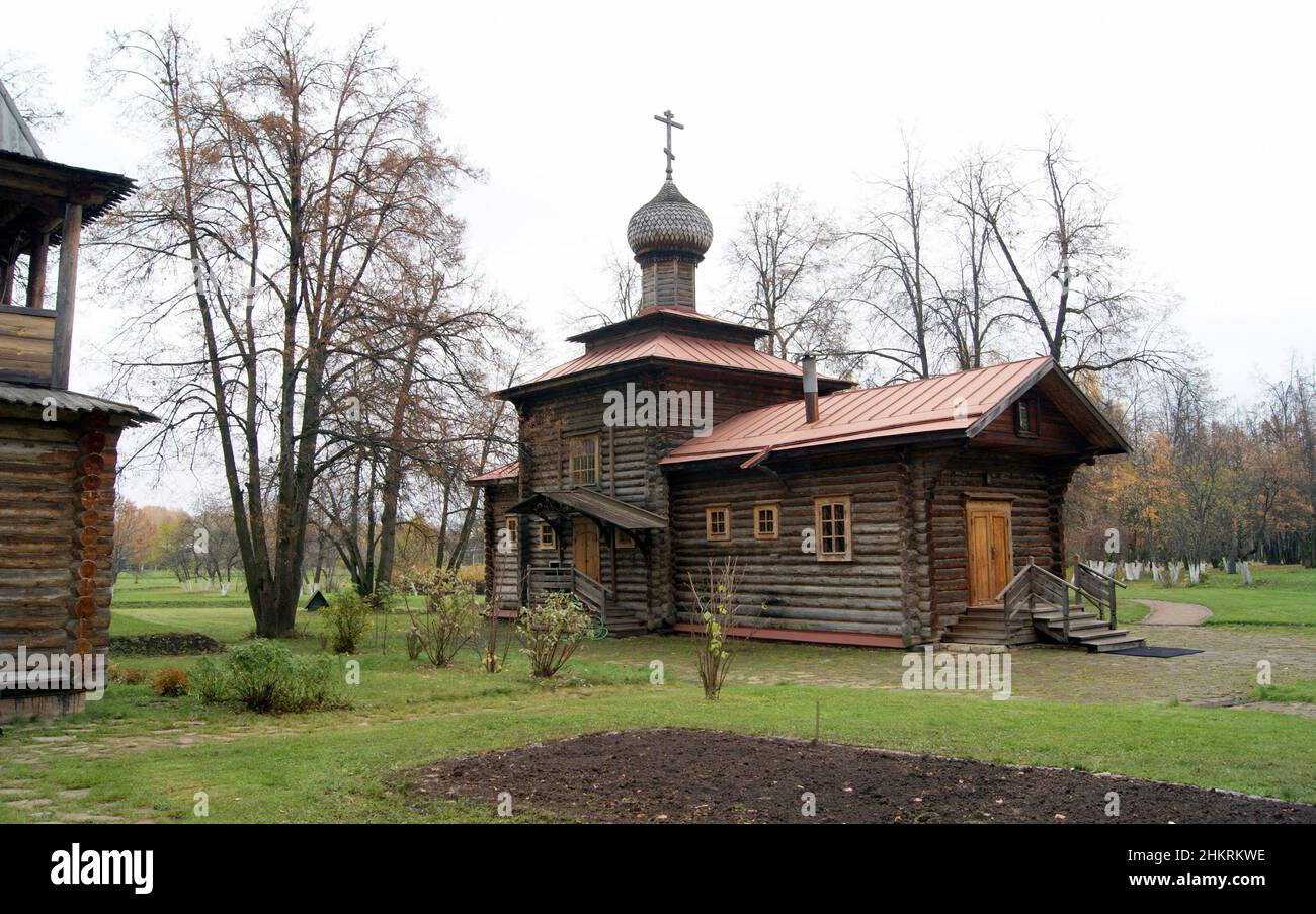 Ancienne église en bois des nouveaux Martyrs et des Concesseurs de Russie, à Butovo Shooting Range, oblast de Moscou, Russie Banque D'Images