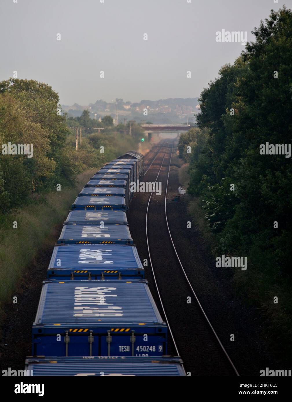 Eddie Stobart / Tesco conteneurs intermodaux sur le train rapide Tesco express de Daventry à l'Écosse Banque D'Images