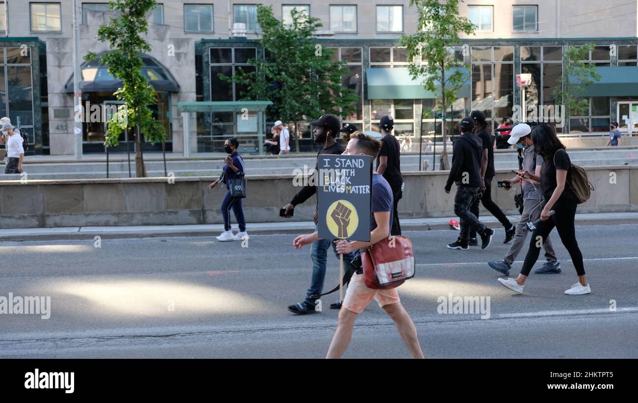 Rassemblement de protestation pacifique plaidant pour Black Lives Matter et la justice sociale Banque D'Images