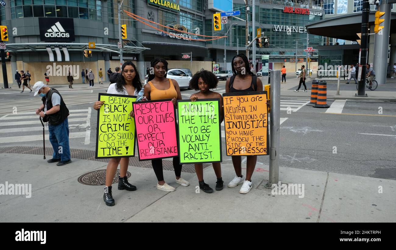 Rassemblement de protestation pacifique plaidant pour Black Lives Matter et la justice sociale Banque D'Images