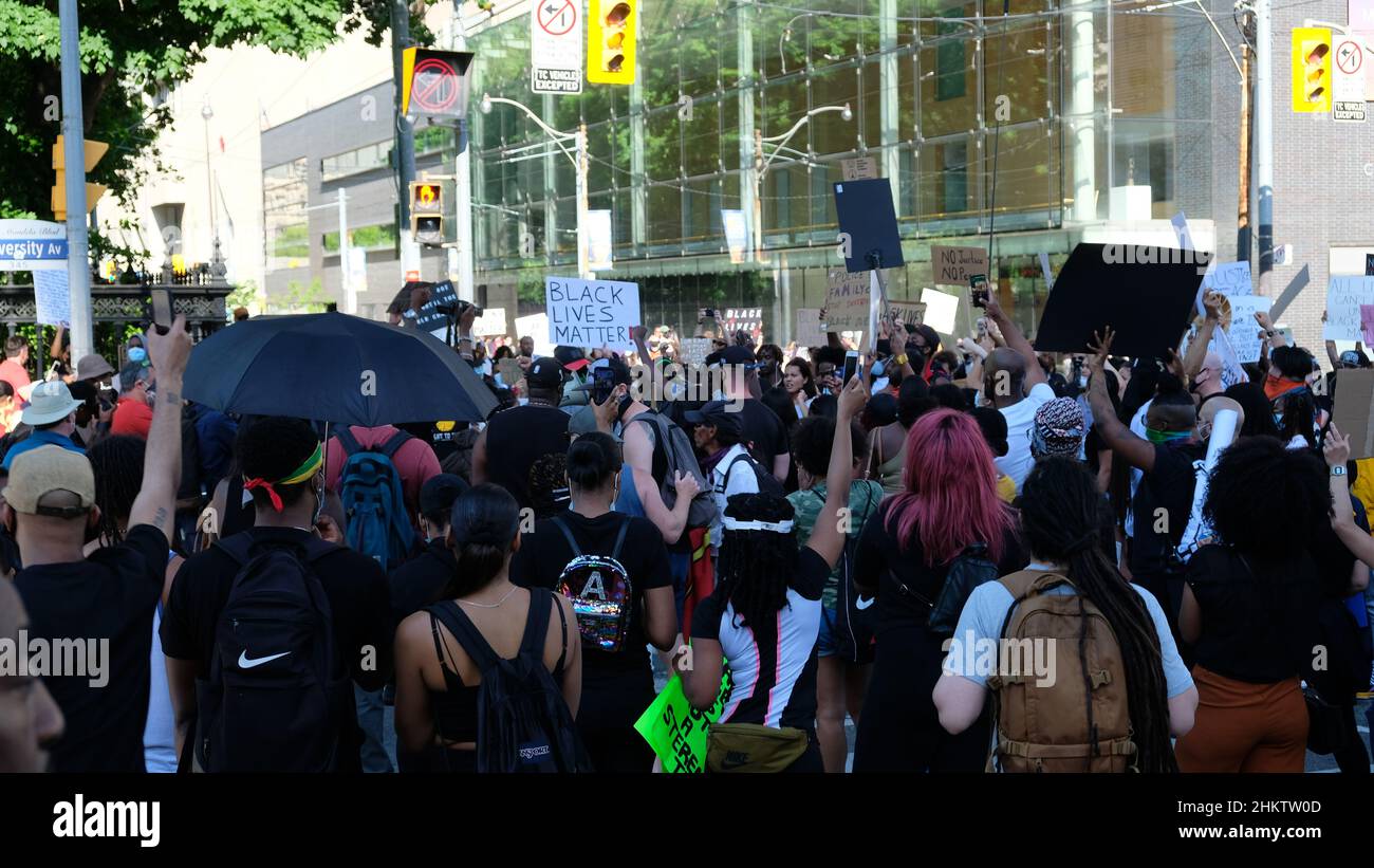 Rassemblement de protestation pacifique plaidant pour Black Lives Matter et la justice sociale Banque D'Images